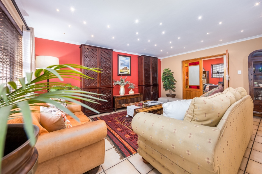 6 Bedroom Property for Sale in Brackenfell South Western Cape